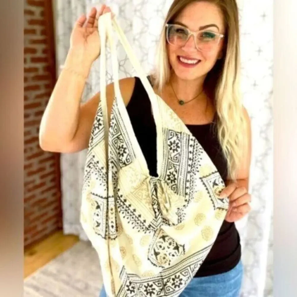 NWT Love In The City Shoulder Bag!!